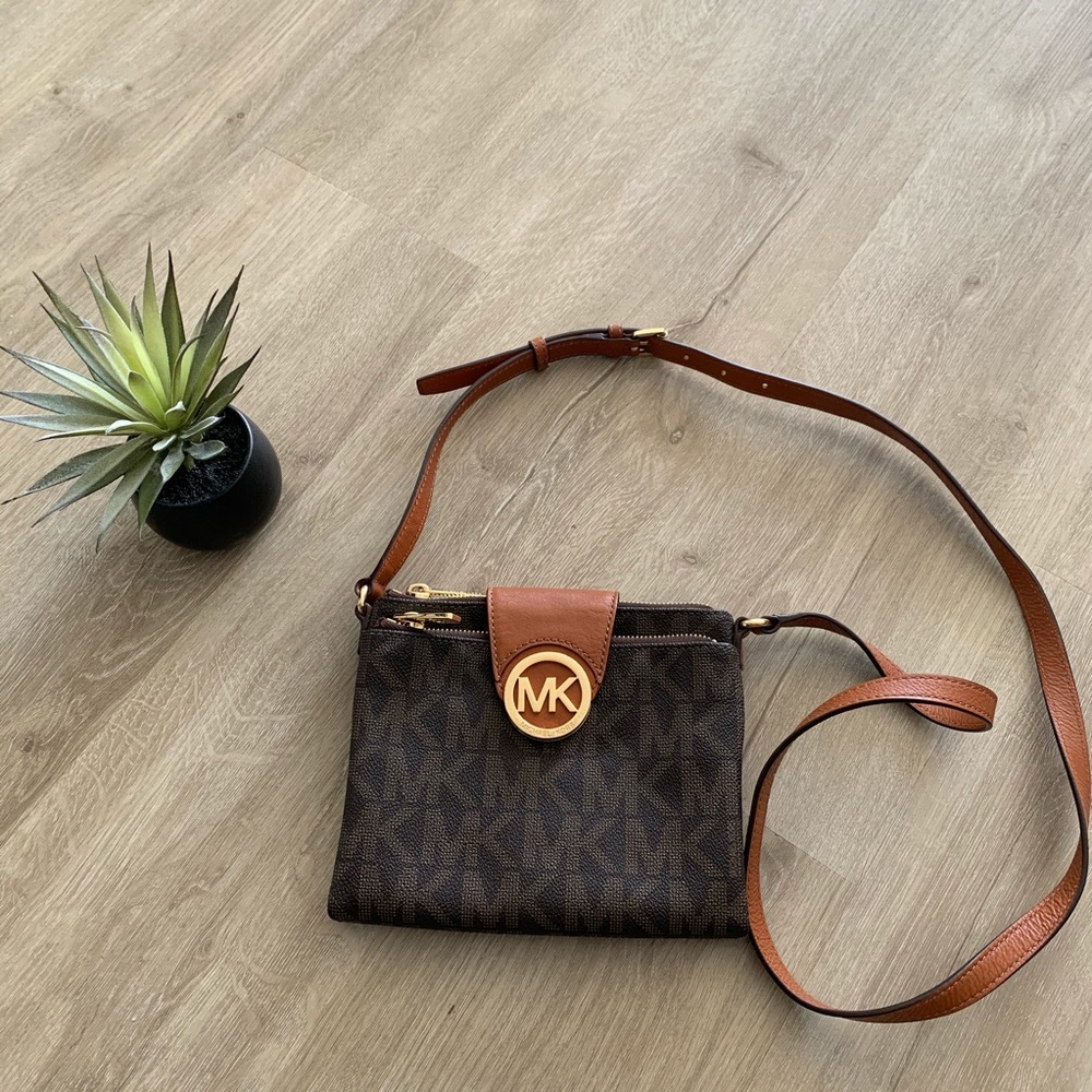 Michael Kor’s Wallet Crossbody